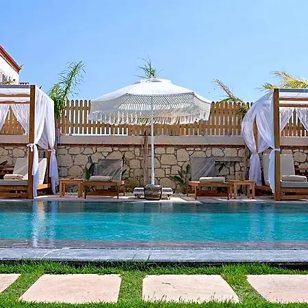 Otel Zaena Alacati Ciftlikkoyu