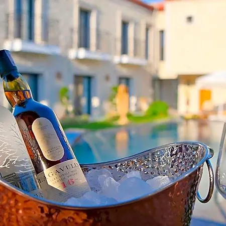Otel Zaena Alacati Ciftlikkoyu